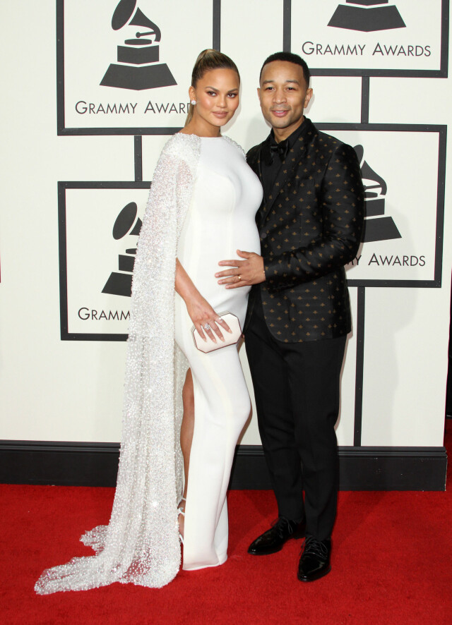 FLOTTE FORELDRE: Chrissy Teigen og John Legend tar seg unektelig godt ut sammen. Her er de på Grammy Awards tidligere i år. Foto: wenn.com FLOTTE FORELDRE: Chrissy Teigen og John Legend tar seg unektelig godt ut sammen. Her er de på Grammy Awards tidligere i år. Foto: wenn.com